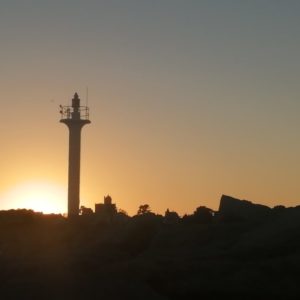 Lumière d'été. Phare à Saint- Quay