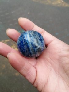 Sphère de lapis lazuli