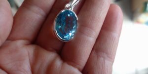 Pendentif Topaze bleue argent 925