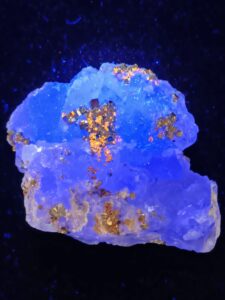 Fluorite et pyrite sous uv