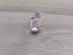 kunzite de profil